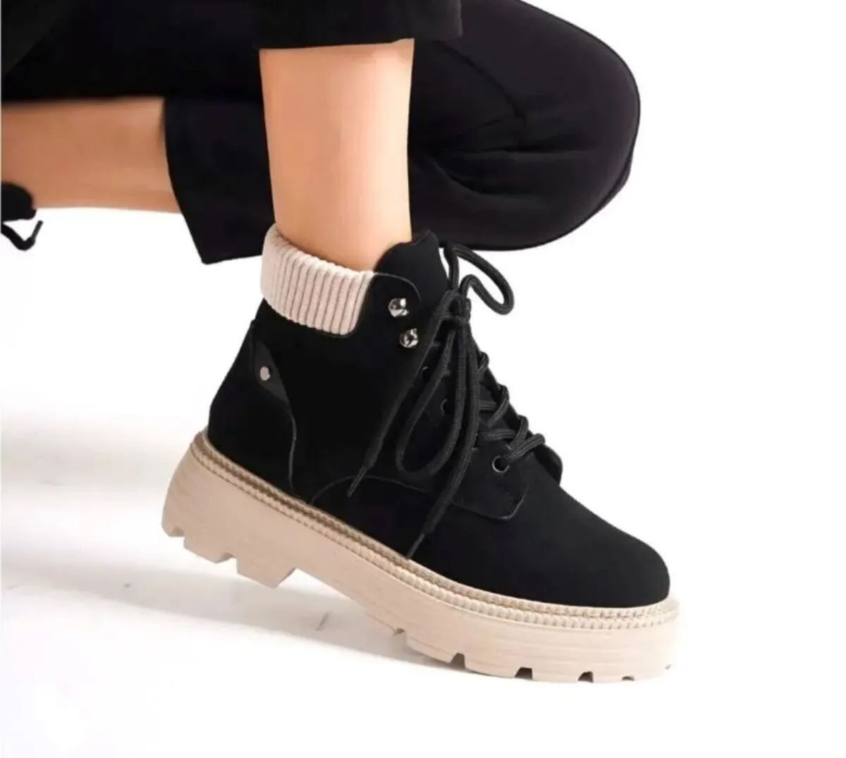 ZENVEA Triko Örmeli Siyah Süet Kadın Bot