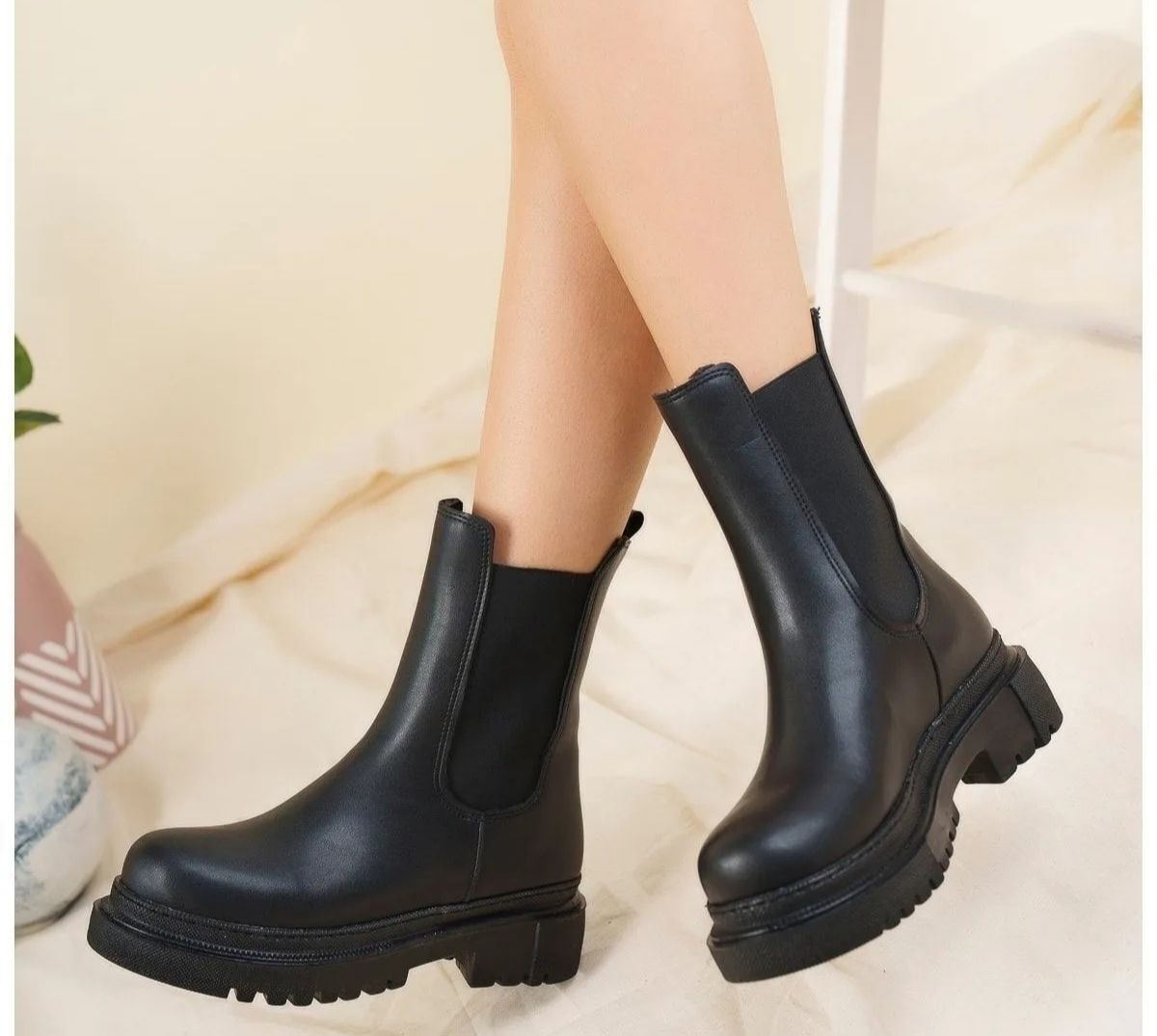 ZENVEA Siyah Termo Lastikli Kadın Bot
